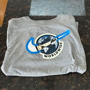 Nike Mens Gray Worldwide Graphic Sweatshirt
